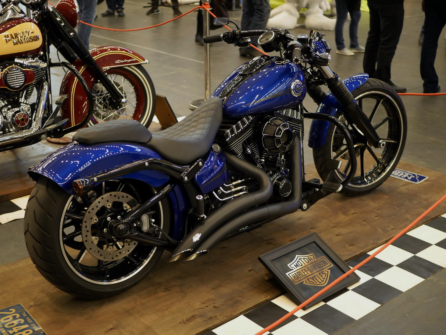 34 HD Softail Breakout 2015