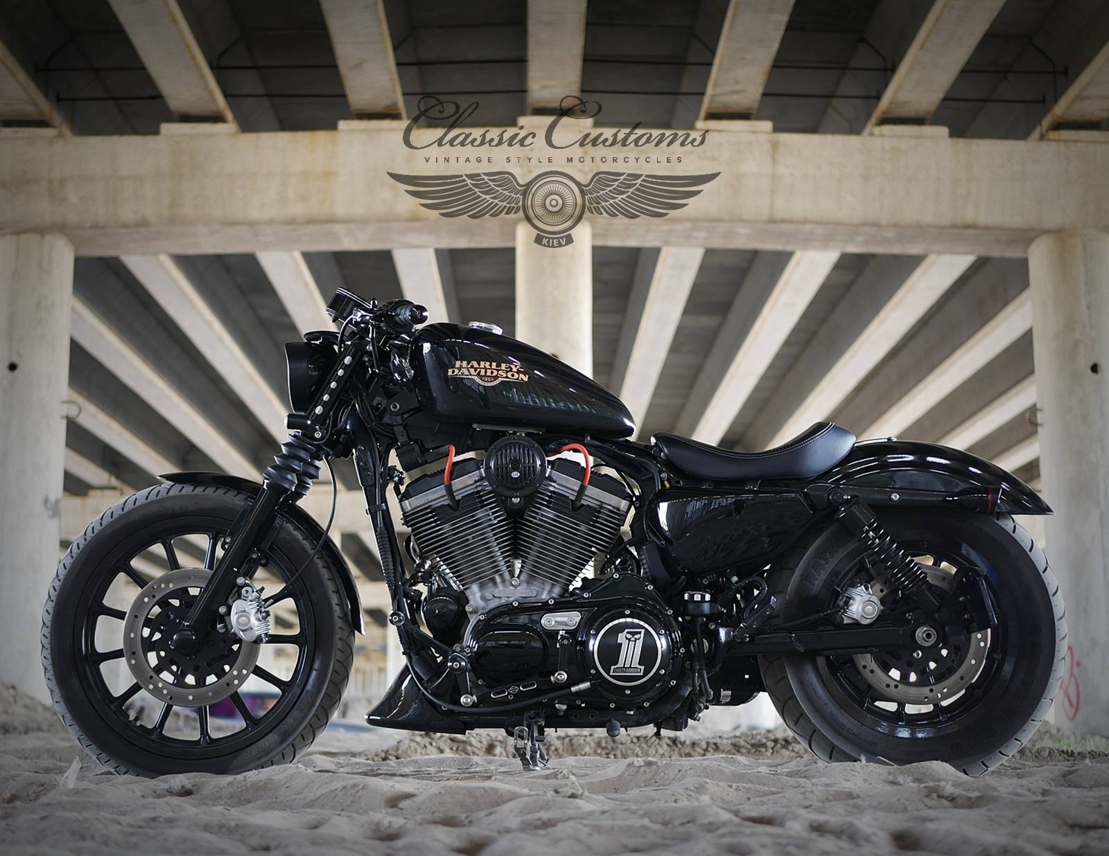 23 HD Sportster XL 883 Dark 1